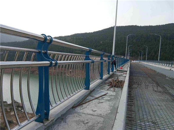 伊春不锈钢桥梁护栏的特点及其在桥梁安全中的重要作用