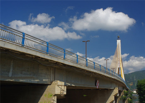 伊春304不锈钢桥梁护栏：安全、耐用与美观的完美结合