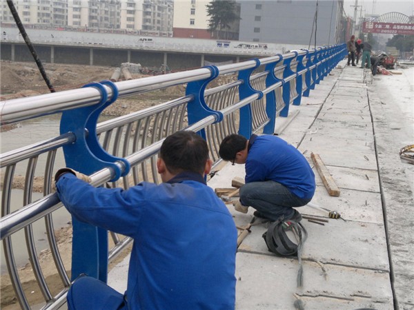 伊春不锈钢桥梁护栏除锈维护的重要性及其方法