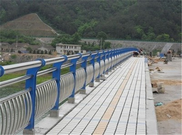 伊春不锈钢桥梁护栏是一种什么材质的护栏