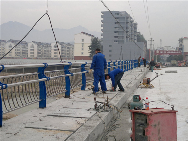 伊春不锈钢复合管护栏常见问题及解决方案